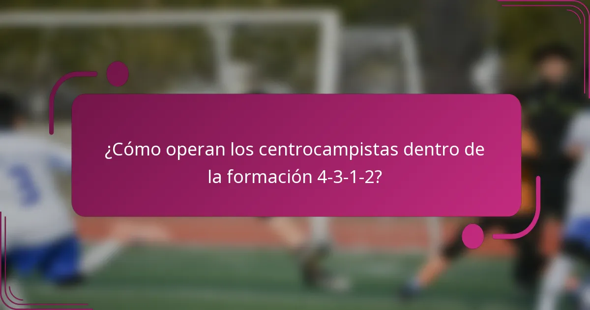 ¿Cómo operan los centrocampistas dentro de la formación 4-3-1-2?