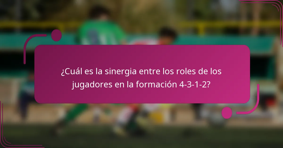 ¿Cuál es la sinergia entre los roles de los jugadores en la formación 4-3-1-2?